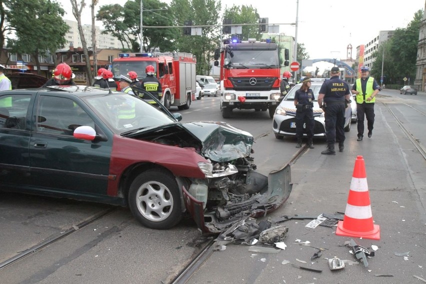 Wypadek na Grabiszyńskiej. Auta blokowały torowisko