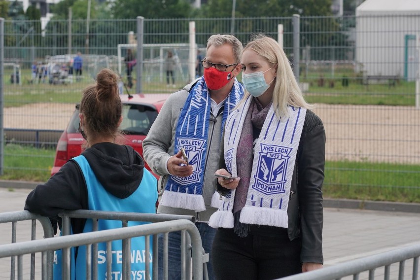 Łódzka policja w ciągu dwóch dni interweniowała blisko 400 razy wobec osób nie noszących maseczek. Posypały się mandaty