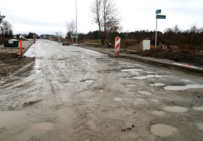 Ulica Miodowa na razie bez asfaltu. Będzie opóźnienie?