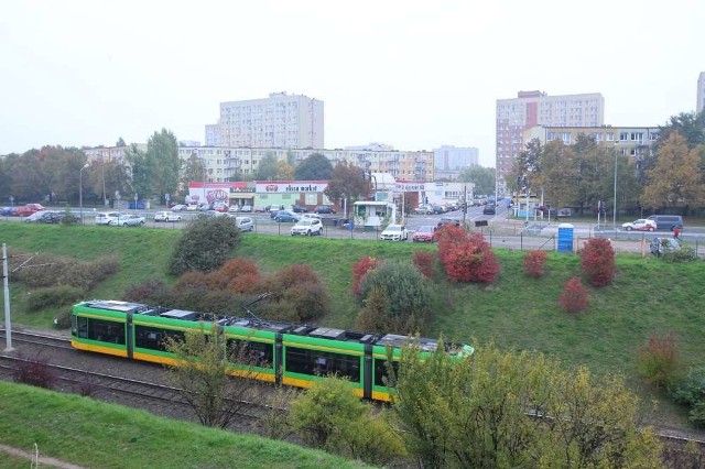 Od godziny 13.02 do godziny 13.30 stały tramwaje na Estakadzie w stronę trasy PST. Powodem był uszkodzony tramwaj linii numer 16.