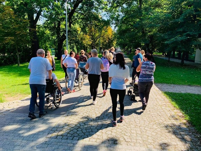 Chwila wytchnienia i szkolenia dla opiekunów osób niepełnosprawnych z powiatu białobrzeskiego. Trwa turnus w Konstancinie