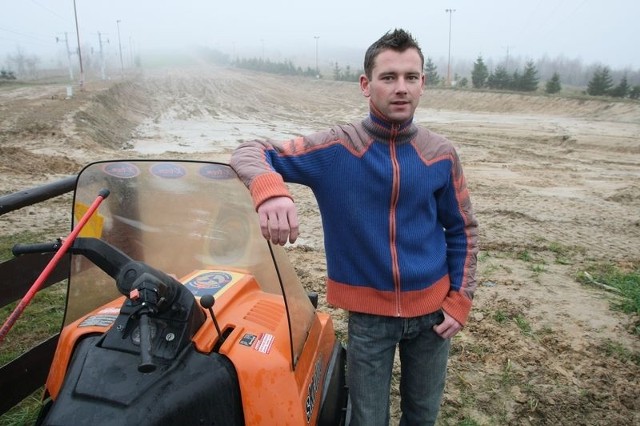 Sebastian Dańda z ośrodka narciarskiego "Sabat" w Krajnie zapewnia, że po ziemnych pracach stok jest bardziej stromy.
