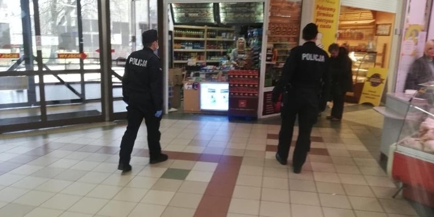 W ostatnich dniach policjanci odwiedzali sklepy i zwracali...