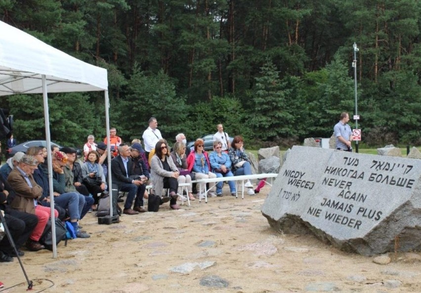 Treblinka. Uroczystości na terenie Obozu Zagłady Treblinka w rocznicę buntu w obozie. 2.08.2021. Zdjęcia