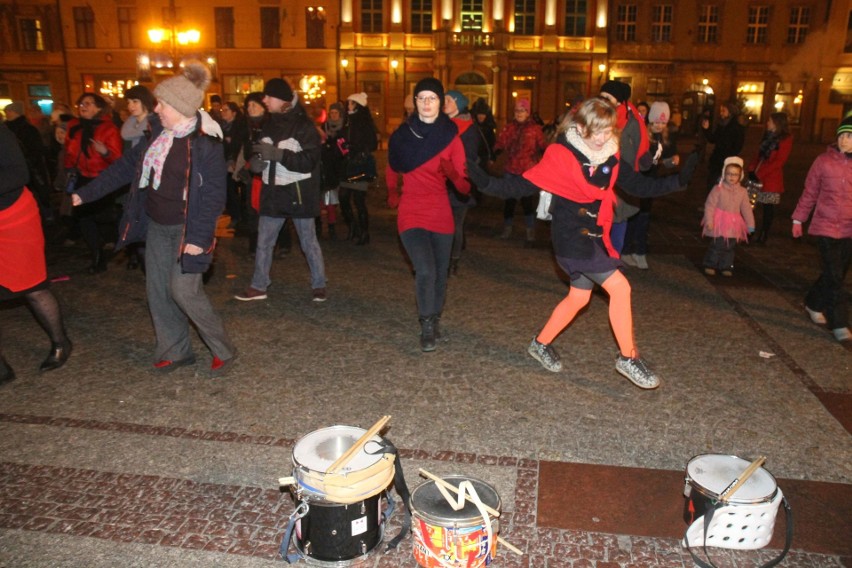 Kobiety zatańczyły przeciwko gwałtom na randkach