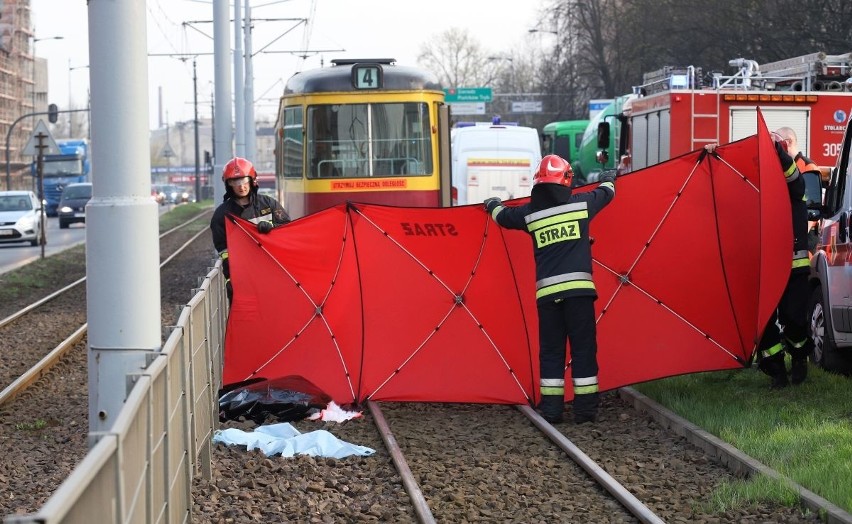 Tragedia na ul. Kopcińskiego w Łodzi! Dziecko wpadło pod tramwaj! Ustalono tożsamość dziewczynki [FILMY, zdjęcia, AKTUALIZACJA]