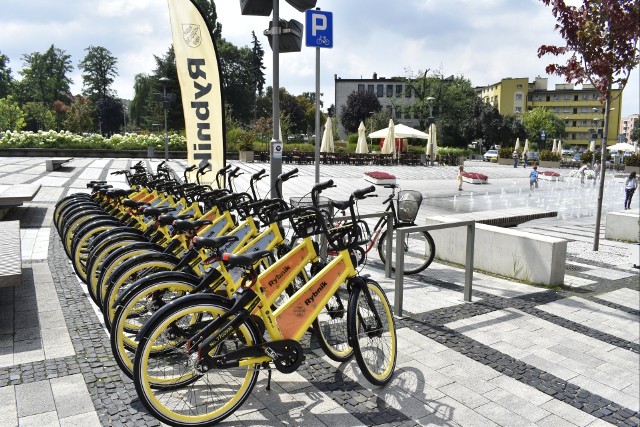 Rowery miejskie czwartej generacji na ulicach Rybnika jeżdżą już ponad miesiąc, mieszkańcy chętnie korzystają z tego środka transportu i rekreacji
