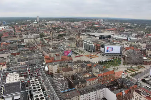 W Katowicach jest wszystko, czego nam potrzeba. Prawda czy fałsz? Jeśli uważacie, że to i owo warto poprawić, zapraszamy do naszej galerii. Oto 11 rzeczy, jakich brakuje w Katowicach. Czy może być więcej? Pewnie tak, ale bez przesady: Katowice bardzo się zmieniły. Do ideału zaś brakuje im... Zobaczcie zdjęcia!KLIKNIJ W KOLEJNE ZDJĘCIE >>>