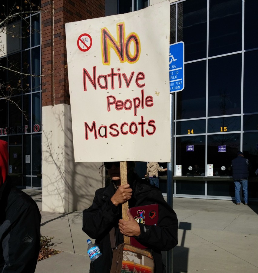 Protesty w 2014 roku w Minneapolis przeciw używaniu przez...