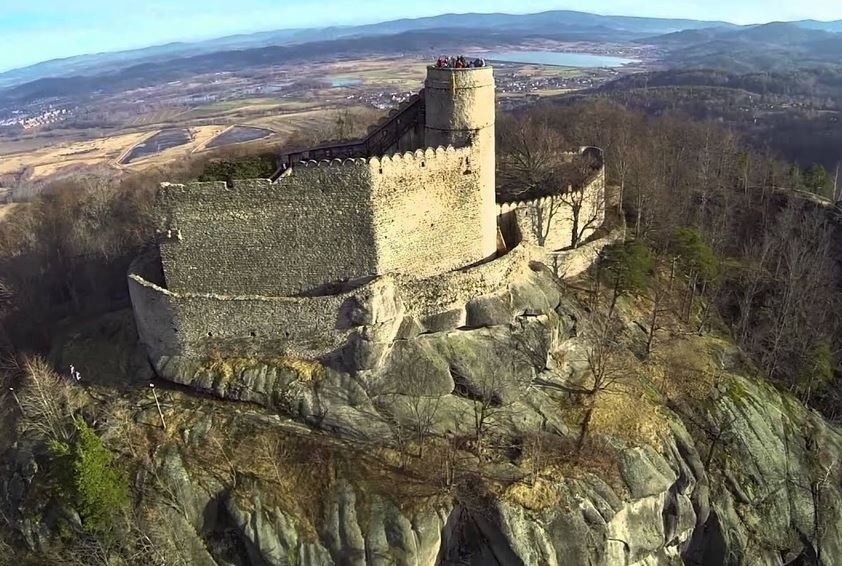 Nazwa zamku Chojnik, położonego w niewielkiej odległości od...