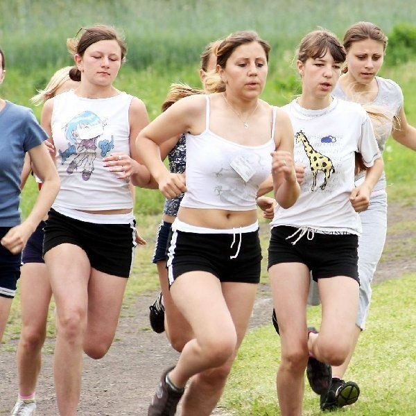 Bieg gimnazjalistek na 800 metrów  nzdominowały dziewczęta z Warlubia.  Wygrała Julia Kantak.