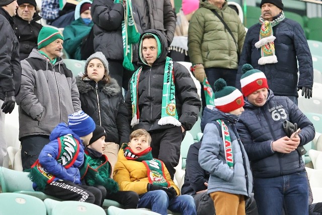 Niecałe 6 tys. kibiców oglądało pierwszy mecz Śląska w tym roku na własnym stadionie. Nie zachwyciła zatem ani frekwencja, ani gra WKS-u, który przegrał 1:3. Byłeś na meczu? Znajdź się na zdjęciach!WAŻNE! Do kolejnych zdjęć przejdziesz za pomocą gestów na telefonie lub strzałek obok.