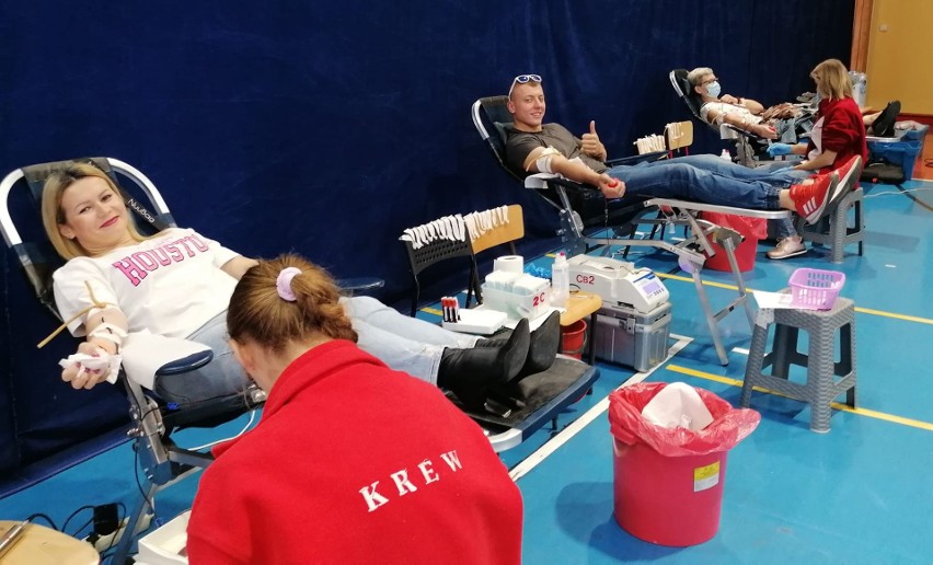 Udana akcja krwiodawstwa w Ośrodku Sportu i Rekreacji we Włoszczowie. Zobaczcie zdjęcia