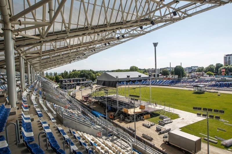 Budowa sceny głównej Europejskich Stadionów Kultury 2014.