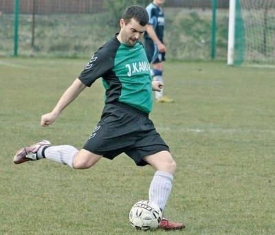 Grający trener Krzysztof Szumiec podkreśla, że Zieleńczanka nie musi awansować za wszelką cenę Fot. Artur Bogacki