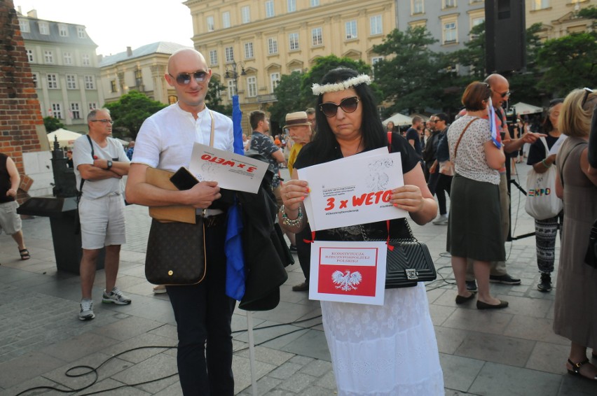 Kraków. Wielki protest na Rynku Głównym w obronie sądów