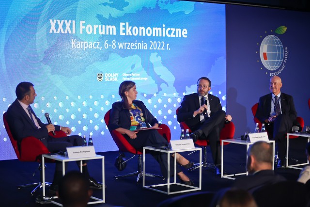 Główny ekonomista NASA, rektor New York University i minister Nauki i Rozwoju Technologicznego Czarnogóry dyskutowali podczas Forum Ekonomicznego w Karpaczu o zyskach, jakie płyną z inwestowania w rozwój innowacyjności.