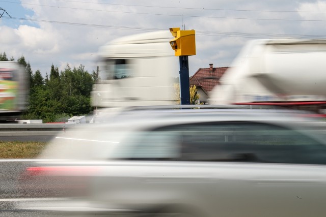 Na początek fotoradary, które najrzadziej dają się we znaki kierowcom: • Ciecierzyn (powiat lubelski) - odnotowane naruszenia od początku roku: około 50 • Horbów (powiat bialski) - około 200• Łaszczówka-Kolonia (powiat tomaszowski) - około 300• Łabuńki Pierwsze (powiat zamojski) - około 300• Stary Zamość (powiat zamojski) - około 300