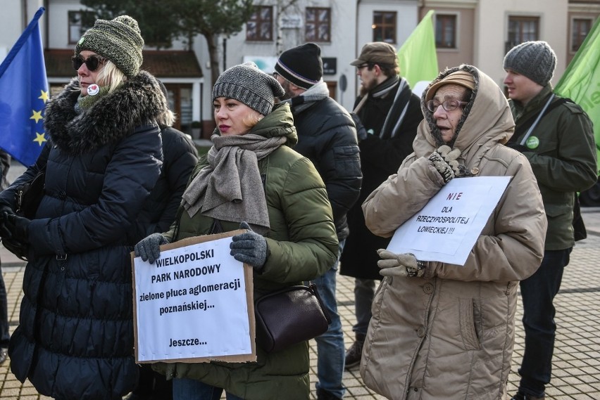 Protest w Puszczykowie przeciw odstrzałowi dzików w WPN