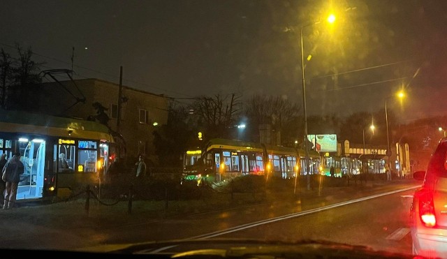 Tramwaje nie jadą w kierunku centrum, ani do Błażeja i Piątkowskiej.