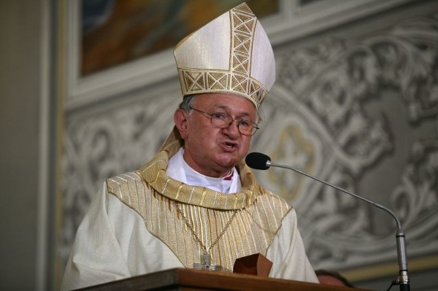 Arcybiskup senior Zygmunt Zimowski przeszedł operację
