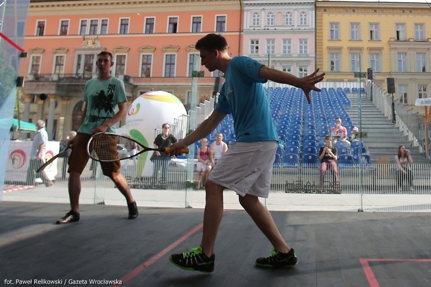 Wrocław: Grali w squasha z mistrzem Polski na pl. Solnym (ZDJĘCIA)