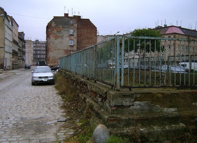 Wrocław: Spielberg skończył kręcić. Zburzyli stację metra i robią parking (ZDJĘCIA)