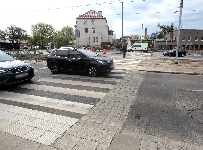 Kontrowersje wokół wyniesionych przejść dla pieszych na Pogodnie w Szczecinie. Mieszkańcy: "Samochody nie zwalniają"