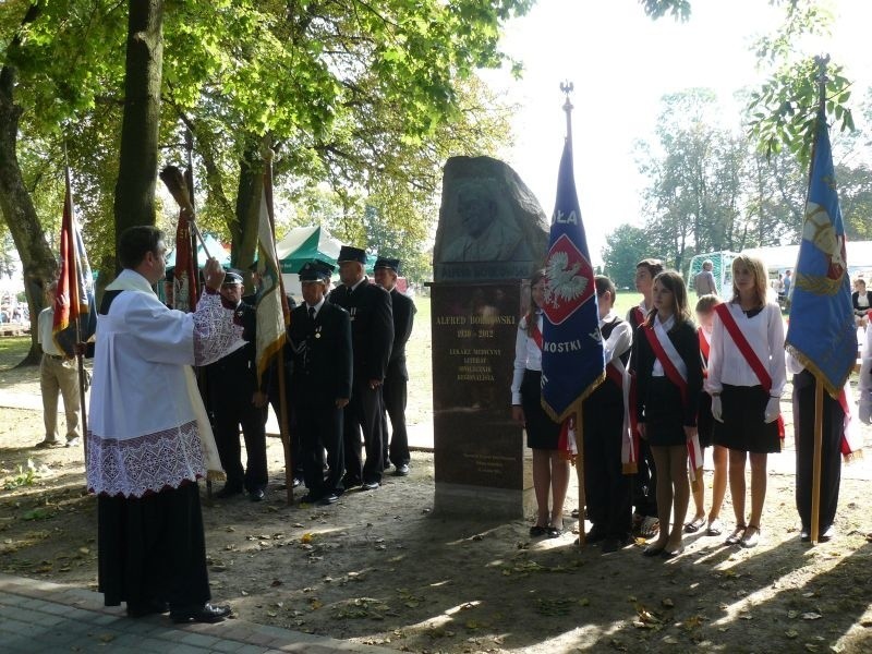 Rostkowo. Odsłonęli popiersie Alfreda Borkowskiego 