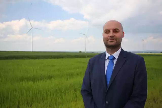 - Nowootwarta elektrownia wiatrowa przyczyni się do wypełniania przez Polskę unijnych zobowiązań dotyczących rozwoju odnawialnych źródeł energii &#8211; mówi Łukasz Zagórski, zastępca dyrektora generalnego EDP Renewables.