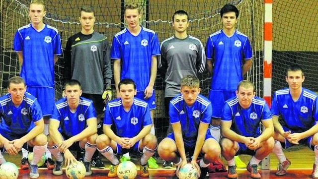  Zespół Elmar Futsal Jędrzejów rywalizował w turnieju Pucharu Polski na szczeblu okręgu, który odbył się w Busku-Zdroju.  