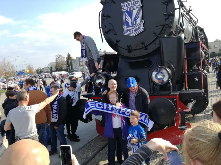 Lech - Lecha: Kibice już przed stadionem!