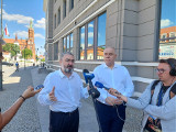 Karol Karski mówił o pakcie migracyjnym. Wtórował mu Jacek Sasin