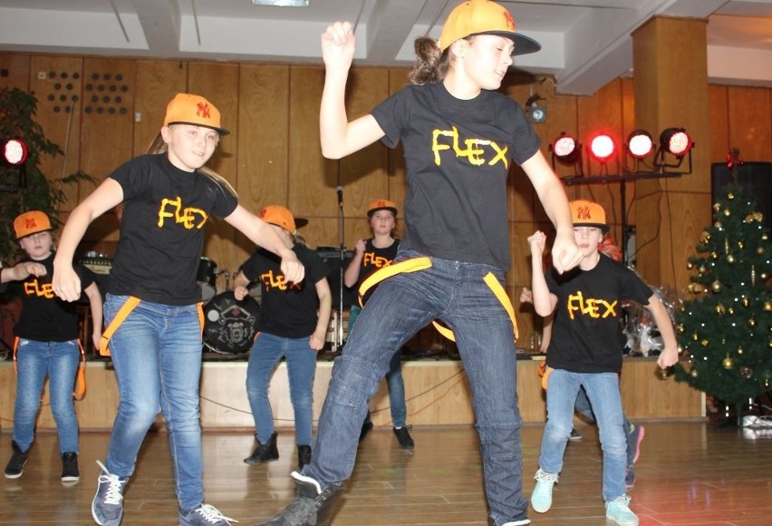 Podczas imprezy wystapiła grupa taneczna Flex.