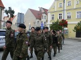 Uczniowie z Nowego Miasteczka uczcili Światowy Dzień Sybiraka. Było uroczyste przejście w mundurach przez miasto i msza w intencji Sybiraków