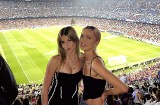"Z wizytą u Roberta". Lewandowski przyciąga tłumy Polaków na Camp Nou - zwłaszcza celebrytów