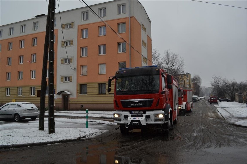 Częstochowa: Na Rakowie znów śmierdzi. Mieszkańcy wezwali strażaków [ZDJĘCIA]