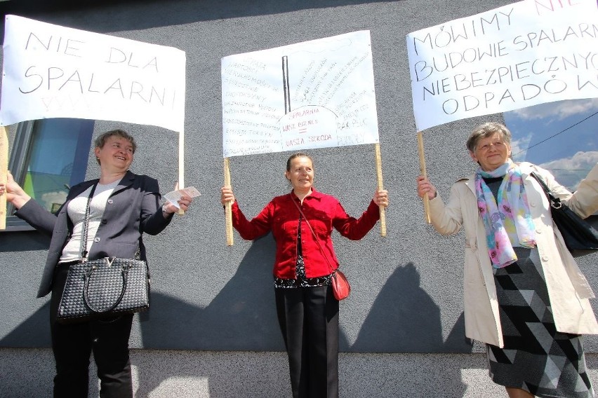 Mieszkańcy Piekoszowa znów protestowali. „Nie” dla spalarni przybiera na sile