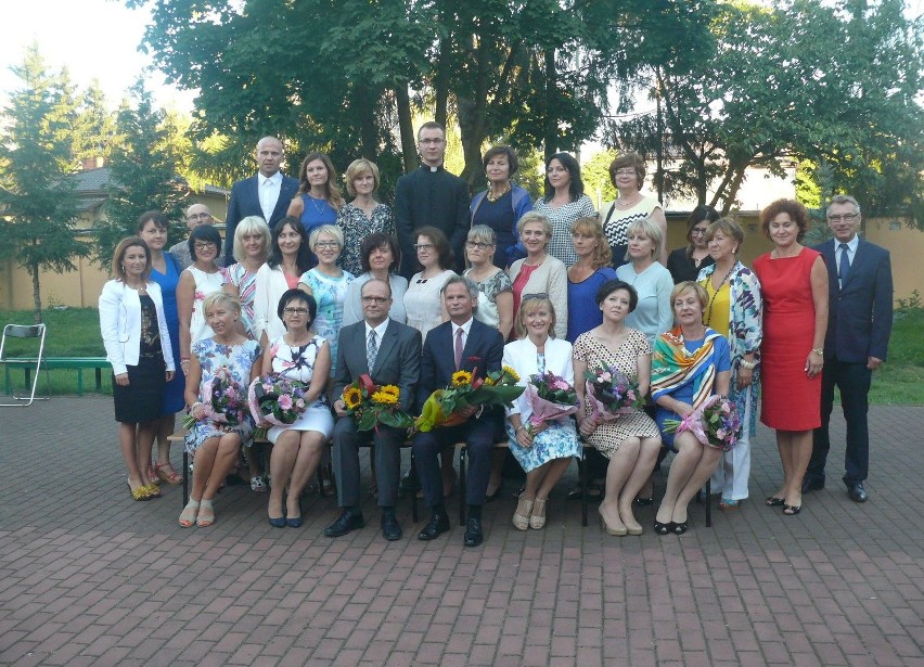 Ślubowanie pierwszaków w ostrowieckim liceum imienia Chreptowicza