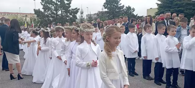 Pierwsza Komunia Święta dzieci w parafii Matki Bożej Łaskawej w Jędrzejowie. Zobacz więcej zdjęć >>>
