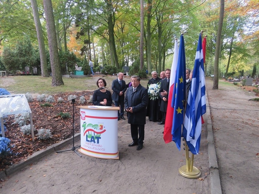 Odsłonili monument upamiętniający Greków przybyłych do Polski i Polic