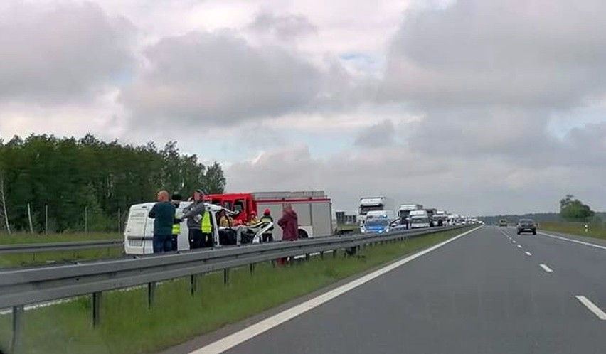 Zambrów: Wypadek na obwodnicy. Dacia uderzyła w ciężarówkę i stanęła w płomieniach