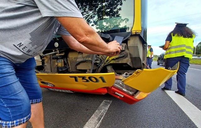 Na szczęście żaden z kierowców ani pasażerowie autobusu nie ucierpieli