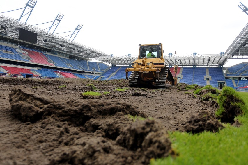 Rozkopali stadion Wisły Kraków. Będzie nowa murawa na mecz reprezentacji [ZDJĘCIA, WIDEO]