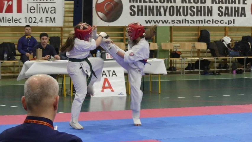 Pięć medali Niepołomickiego Klubu Karate Kyokushin w mistrzostwach Polski juniorów