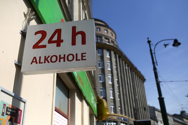 Nocny zakaz sprzedaży alkoholu w Poznaniu ma swoich zwolenników i krytyków. Jedni twierdzą, ze powinien obowiązywać w całym mieście, a inni że powinien zostać zniesiony, bo jest bez sensu.