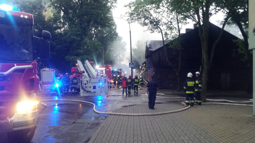 Duży pożar w centrum Pabianic [FILMY, zdjęcia]
