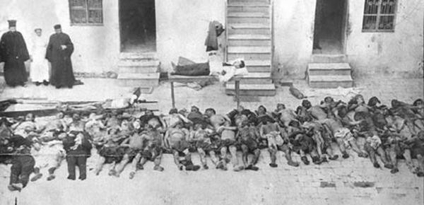 Archiwalne zdjęcie masakry Ormian z 1915 roku