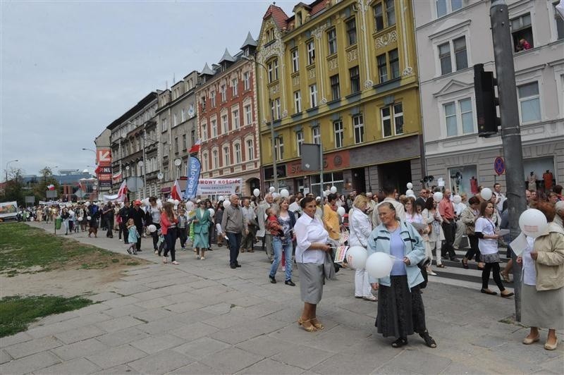 Około 2 tysięcy ludzi wzięło udział w pierwszym w Opolu...