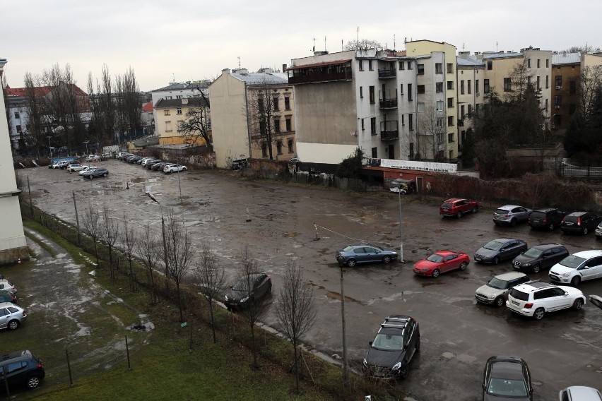 Kraków. Urzędnicy wstrzymują budowę parku przy Karmelickiej i Dolnych Młynów. Powstanie tam stacja metra?